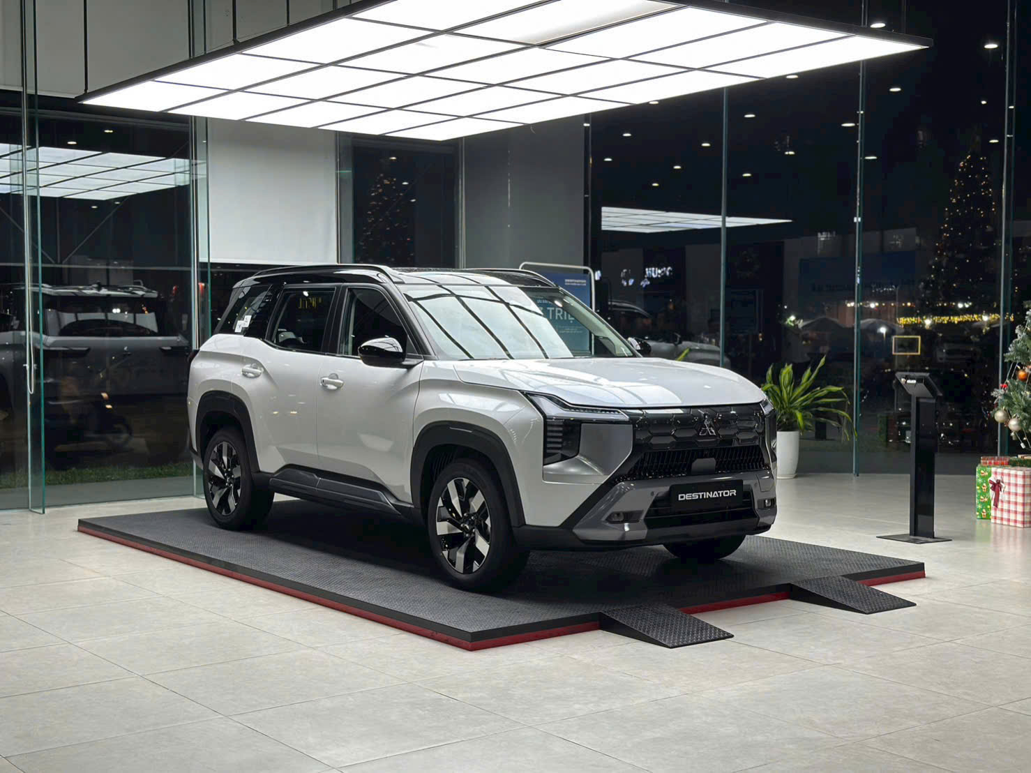 Mitsubishi Destinator Ultimate